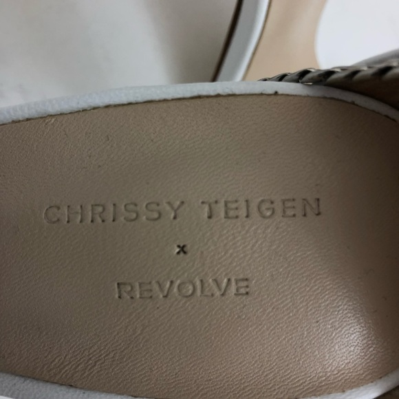 Revolve Ezra Heel x Chrissy Teigen NWT - Picture 3 of 6